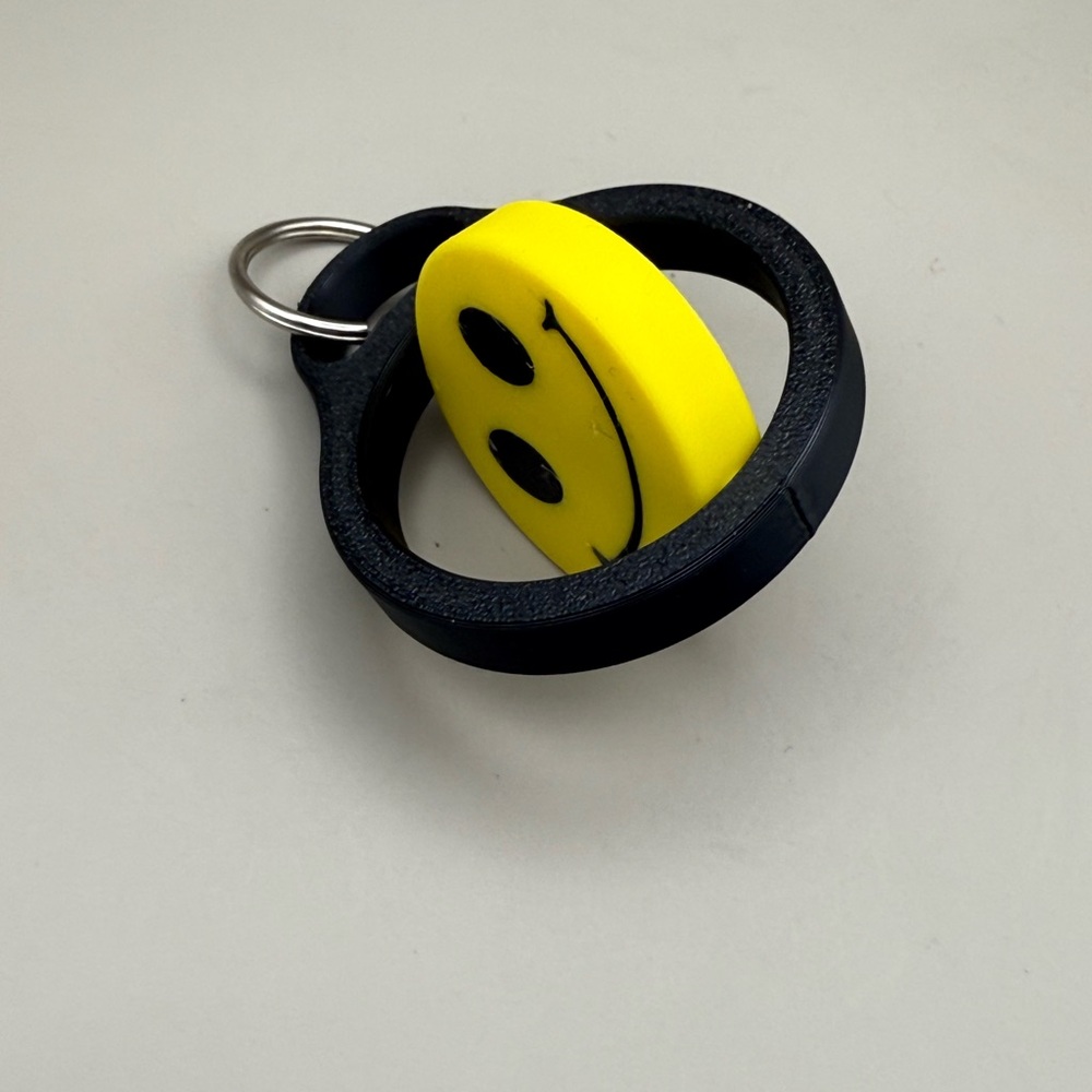 Smiley Face Keychain - Picture 2 of 6